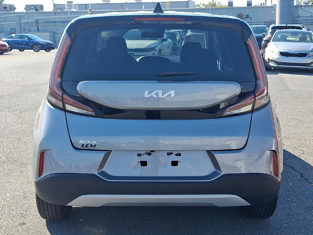 Used 2025 Kia Soul LX w/ LX Technology Package FWD image 5