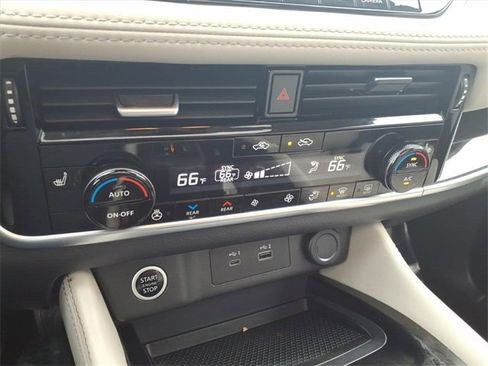 Used 2023 Nissan Rogue SL w/ SL Premium Package image 22