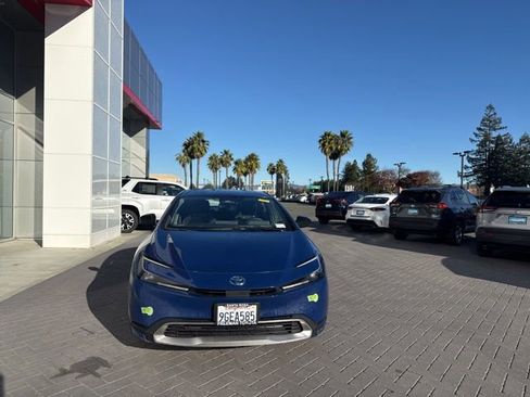 Used 2023 Toyota Prius Prime SE image 2