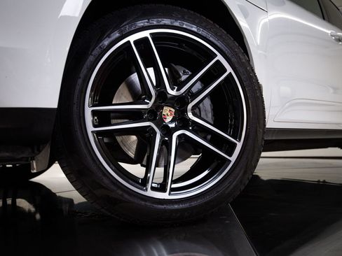 Certified 2020 Porsche Macan S AWD/4WD image 12