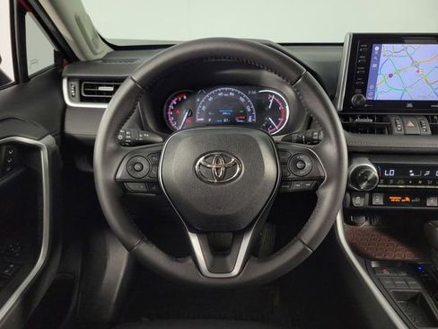 Used 2020 Toyota RAV4 Limited FWD image 22
