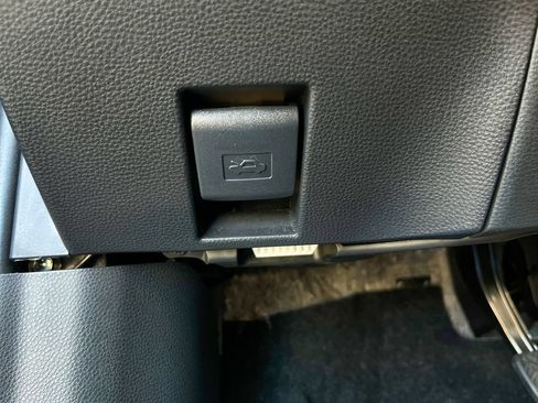 Used 2025 Toyota Corolla LE FWD image 48