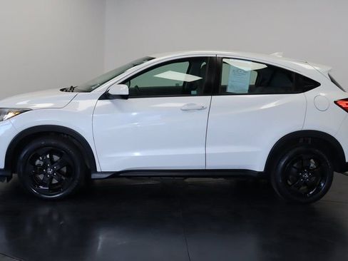 Used 2016 Honda HR-V LX image 2