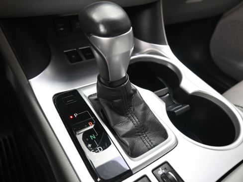 Used 2019 Toyota Highlander XLE image 15