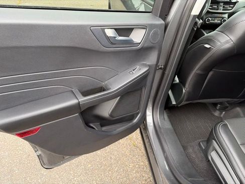 Used 2022 Ford Escape SEL w/ Technology Package FWD image 11