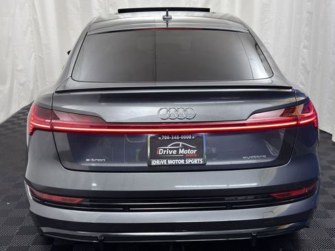 Used 2022 Audi e-tron Prestige w/ Prestige Package image 11