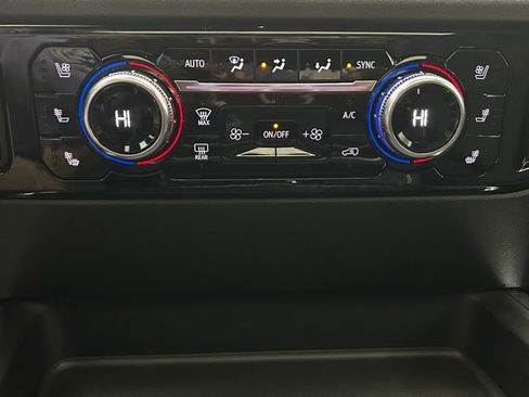 Used 2025 GMC Sierra 2500 SLT w/ SLT Premium Package image 28