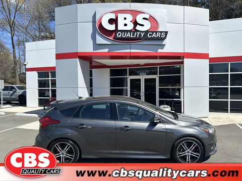Used 2018 Ford Focus ST FWD image 1