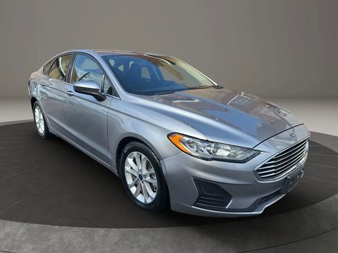 Used 2020 Ford Fusion SE FWD image 3