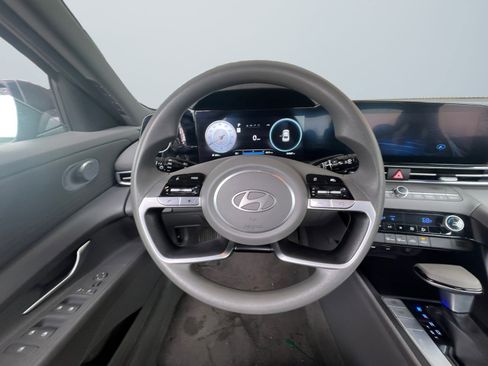 Used 2024 Hyundai Elantra SEL image 14