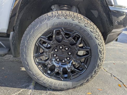 New 2026 GMC Hummer EV SUV w/ LPO, Dark Essentials Package image 12