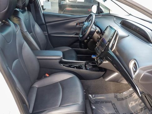 Used 2020 Toyota Prius Prime XLE image 17