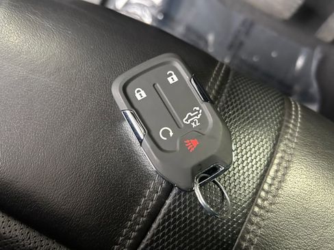 Used 2022 Chevrolet Silverado 1500 High Country w/ Technology Package image 33