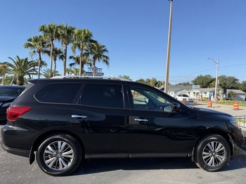 Used 2018 Nissan Pathfinder S FWD image 4
