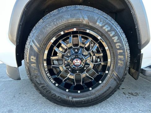 Used 2023 Toyota Sequoia SR5 AWD/4WD image 33
