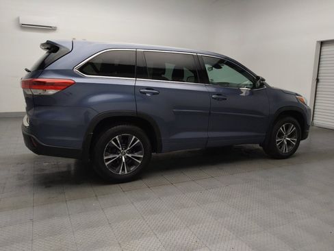 Used 2018 Toyota Highlander LE image 10