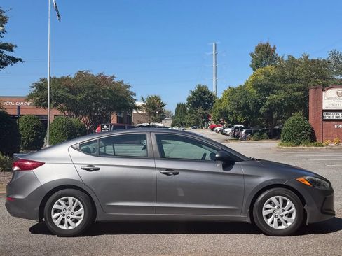Used 2018 Hyundai Elantra SE w/ Cargo Package FWD image 6