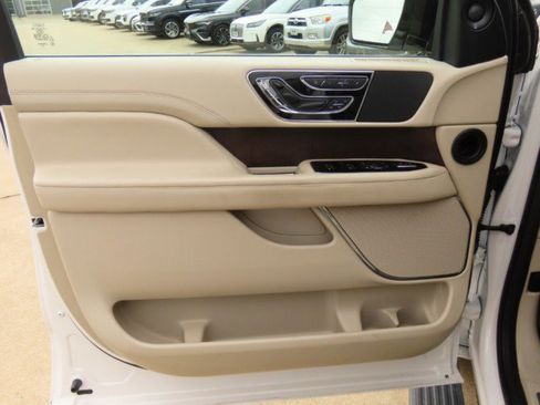 Used 2018 Lincoln Navigator L Reserve w/ Technology Package image 24