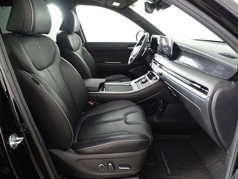 Used 2024 Hyundai Palisade Calligraphy image 17