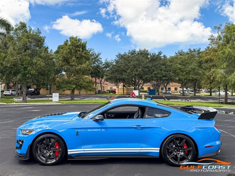 Used 2022 Ford Mustang Shelby GT500 w/ Carbon Fiber Track Pack RWD image 42