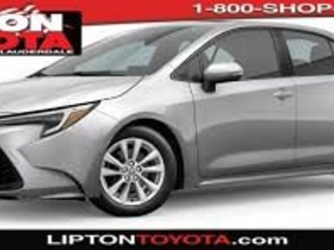 Used 2026 Toyota Corolla LE FWD image 1
