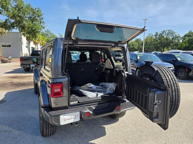 New 2025 Jeep Wrangler Unlimited Sahara w/ Technology Group AWD/4WD image 36