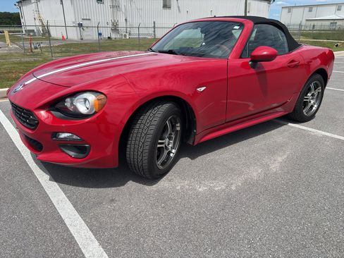 Used 2019 FIAT 124 Spider Classica RWD image 1