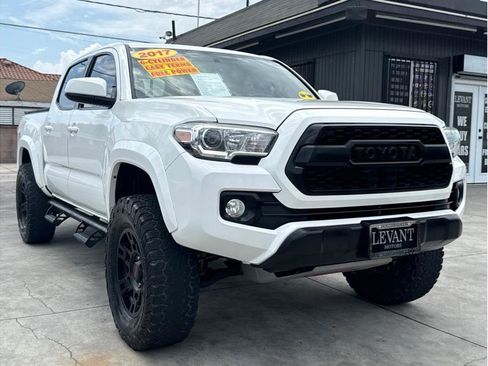 Used 2017 Toyota Tacoma SR5 w/ Tow Package RWD image 37