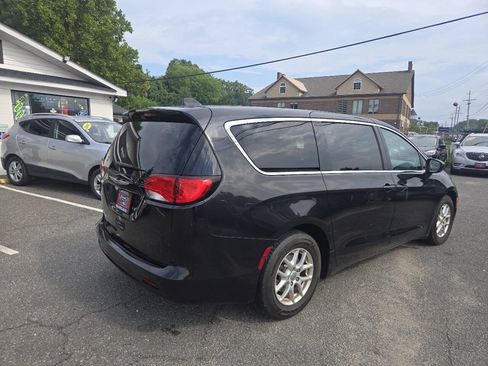 Used 2017 Chrysler Pacifica LX FWD image 7