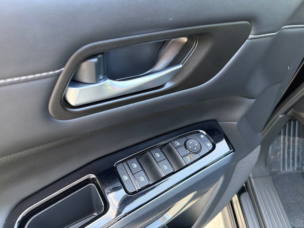 Certified 2025 Nissan Pathfinder SL AWD/4WD image 18