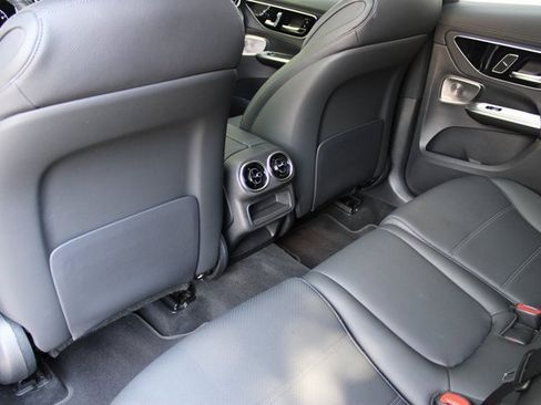 Used 2024 Mercedes-Benz GLC 300 image 10