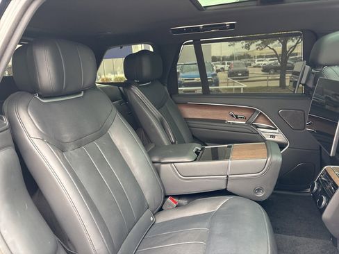 Used 2025 Land Rover Range Rover Long Wheelbase Autobiography image 10