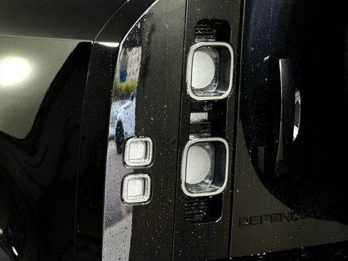 New 2025 Land Rover Defender 110 V8 image 16