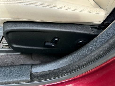 Used 2017 Chrysler 300 Limited image 18