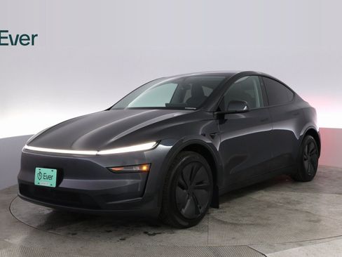 Used 2026 Tesla Model Y Long Range RWD image 2