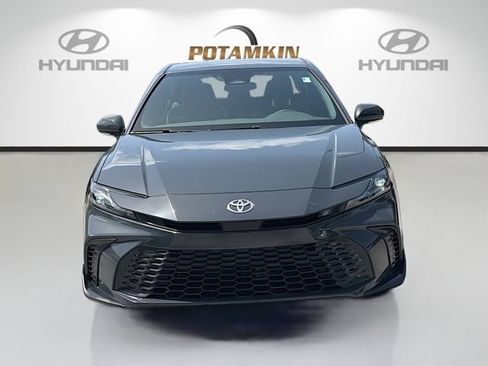 Used 2025 Toyota Camry SE FWD image 2