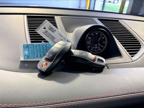 Used 2026 Porsche Macan image 21