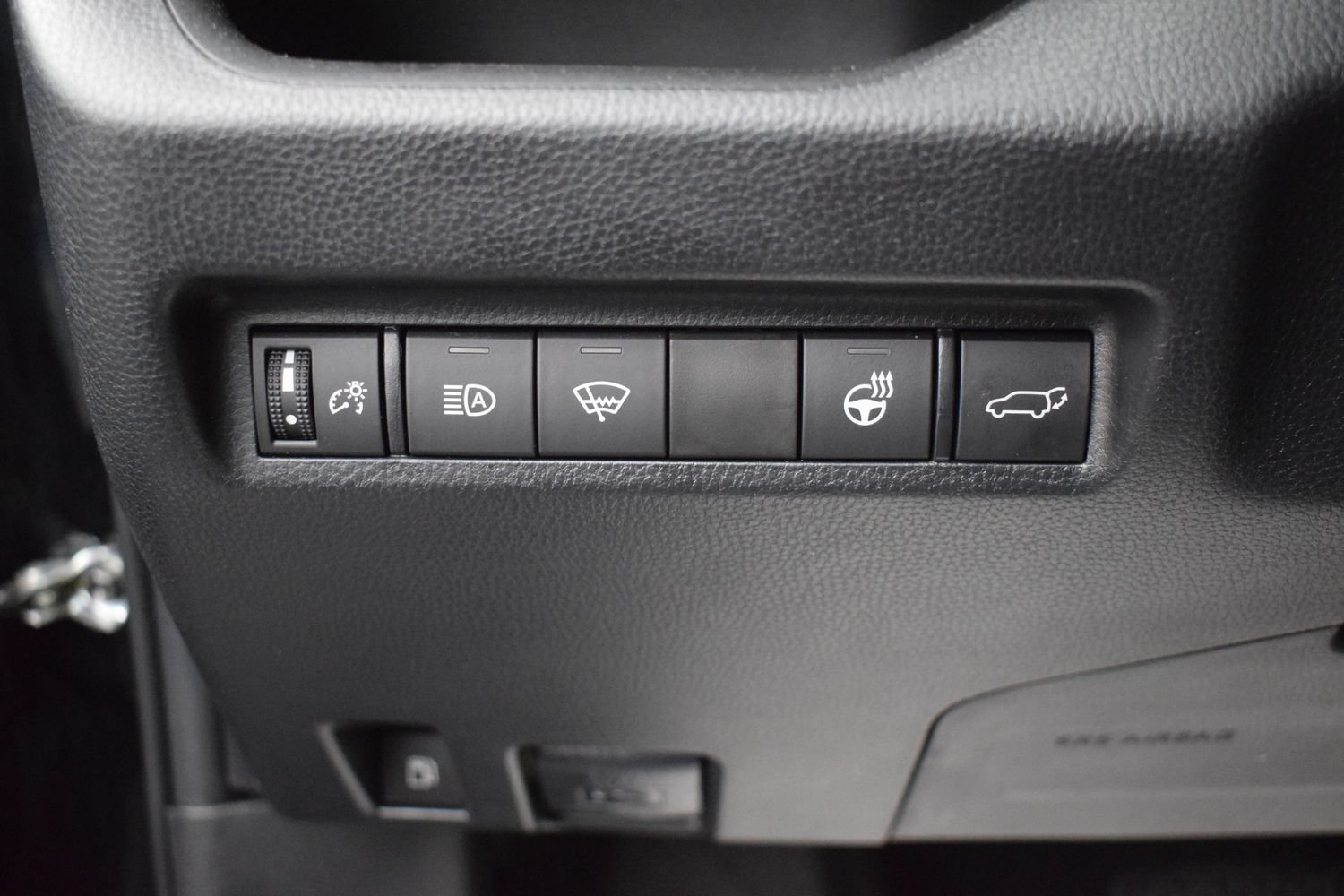 Used 2022 Toyota RAV4 XLE AWD/4WD image 16
