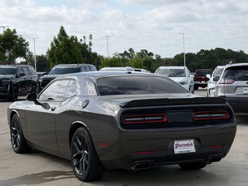 Used 2022 Dodge Challenger R/T w/ Blacktop Package RWD image 4