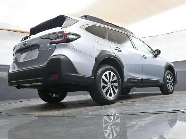 Used 2024 Subaru Outback Premium AWD/4WD image 33