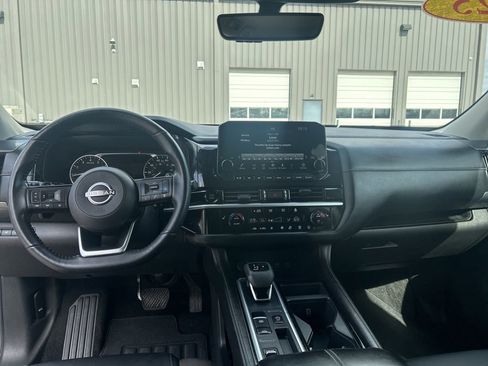 Certified 2025 Nissan Pathfinder SL image 29