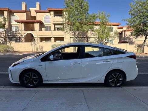 Used 2022 Toyota Prius XLE FWD image 5
