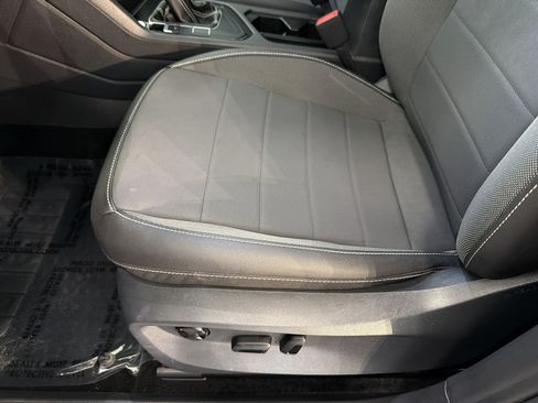 Certified 2024 Volkswagen Taos SE w/ Panoramic Sunroof Package FWD image 16