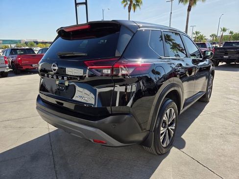 Used 2023 Nissan Rogue SV image 6