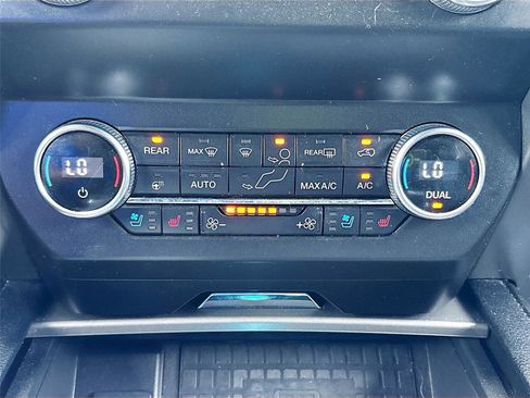 Used 2021 Ford Expedition XLT image 16