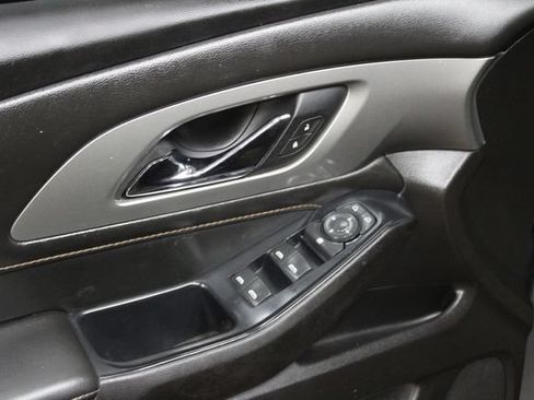 Used 2021 Chevrolet Traverse LS FWD image 13