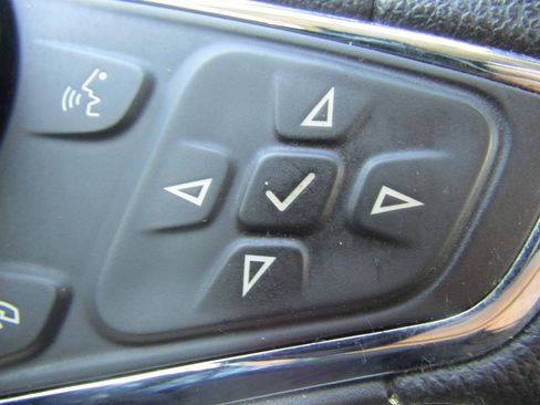 Used 2017 Chevrolet Cruze LT image 17