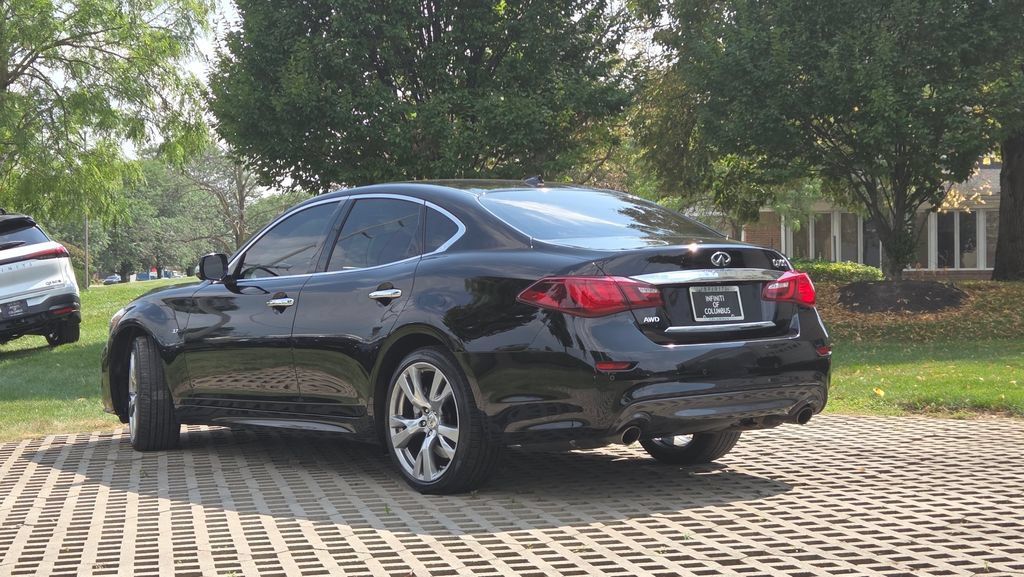 Used 2017 INFINITI Q70 3.7 w/ Sport Package AWD/4WD image 8