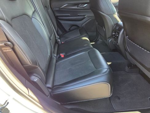 Used 2025 Jeep Grand Cherokee Laredo RWD image 19