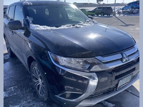 Used 2018 Mitsubishi Outlander ES image 1